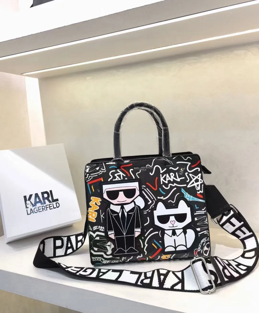 Stylish Lagerfeld Shopper Medium Handbag For Women