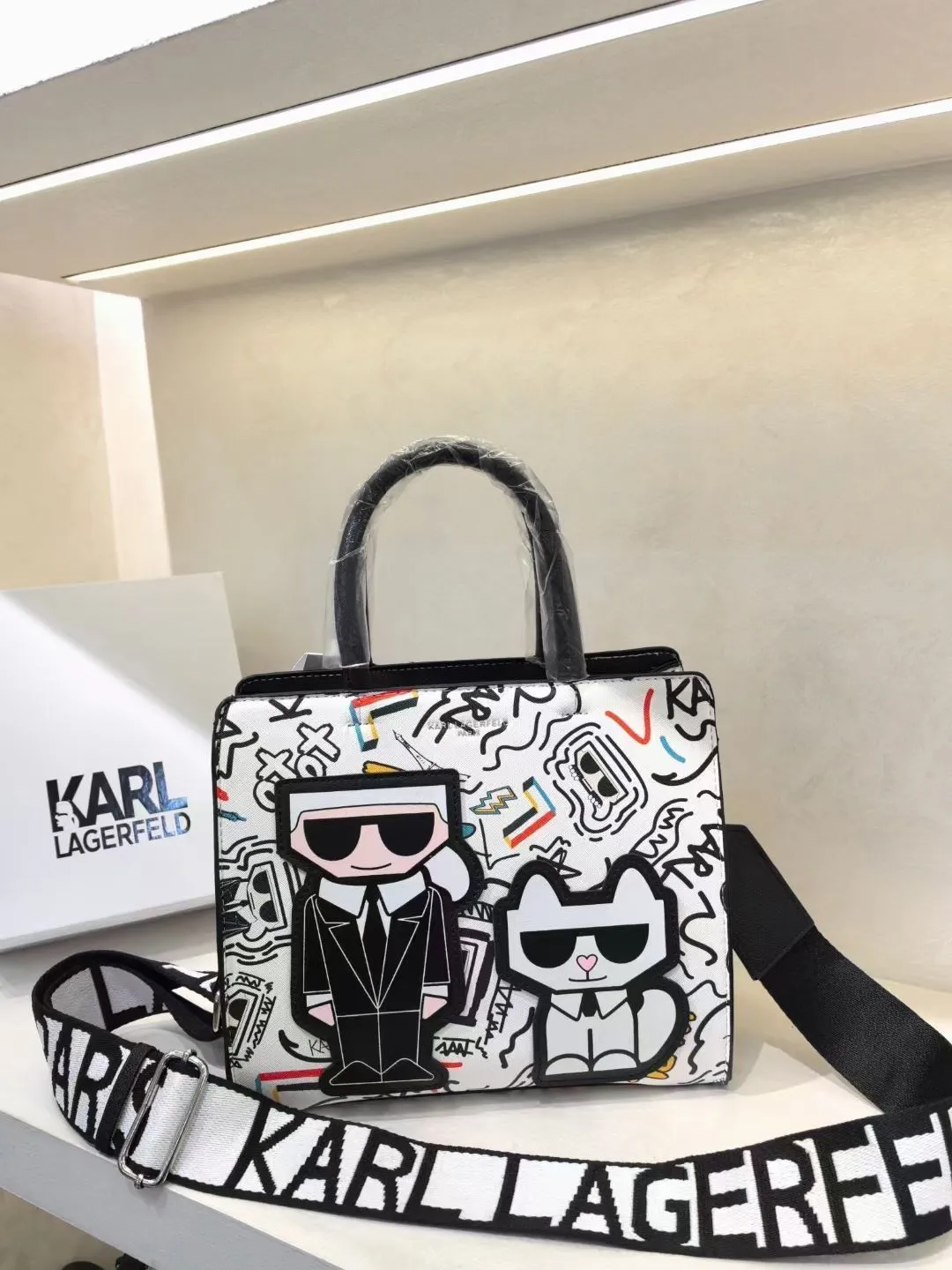 Stylish Lagerfeld Shopper Medium Handbag For Women