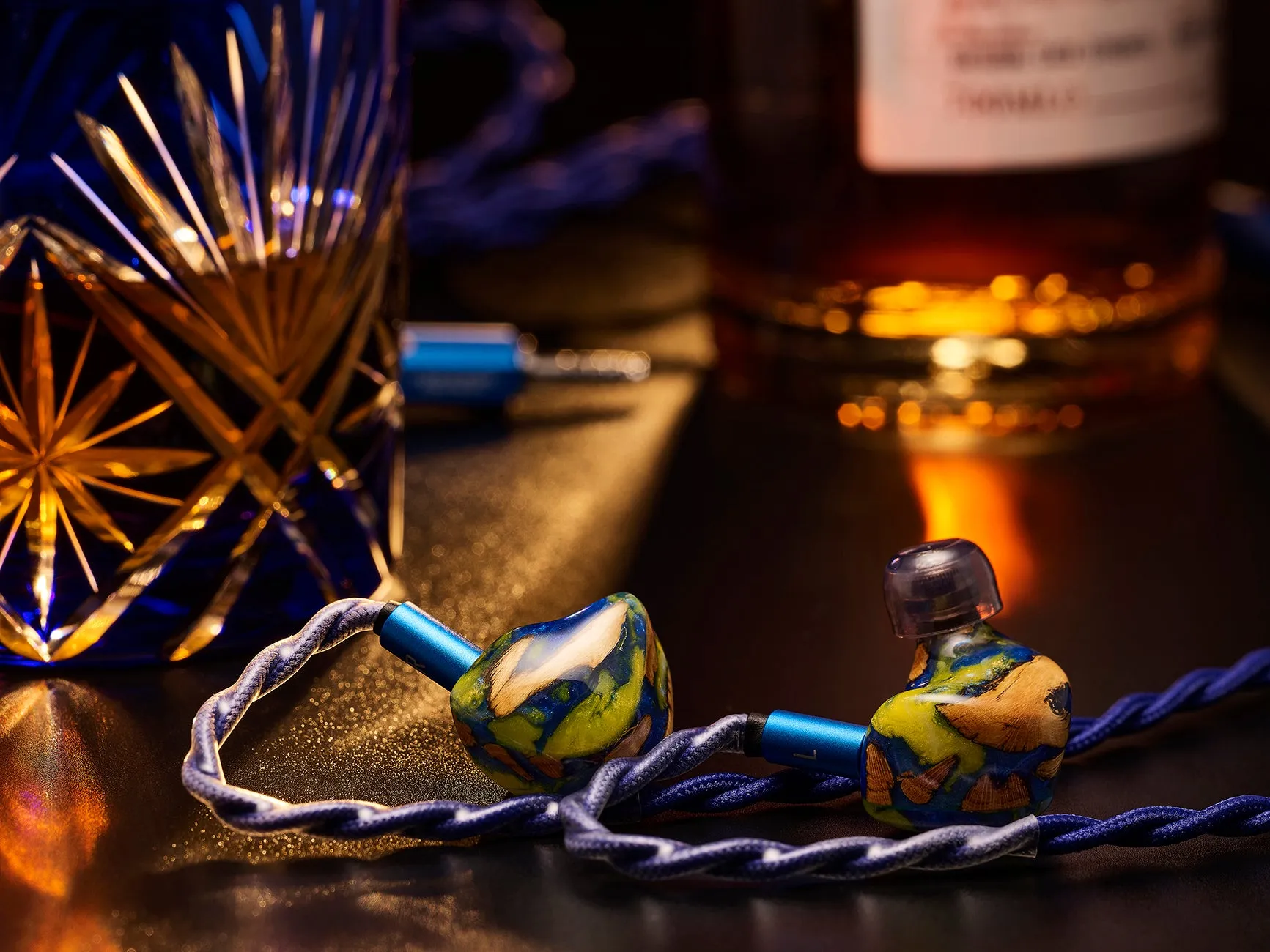 UM Nuit Étoilée cable - First Times with Shielding Pro Blue (2Pin flat sockets, 4.4mm)